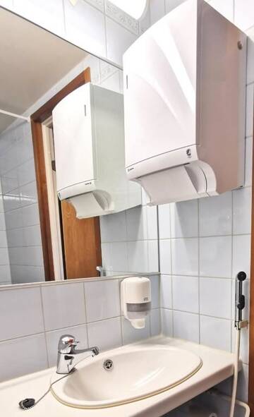 Фото номера Двухместный номер с 2 отдельными кроватями Отель Hotelli Iisoppi г. Нокиа 15